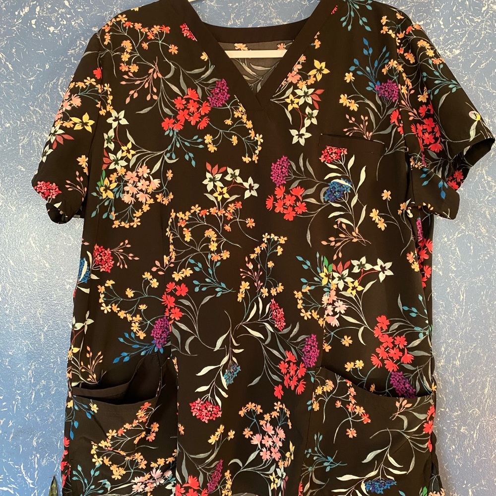 Scrub top-Scrubletics